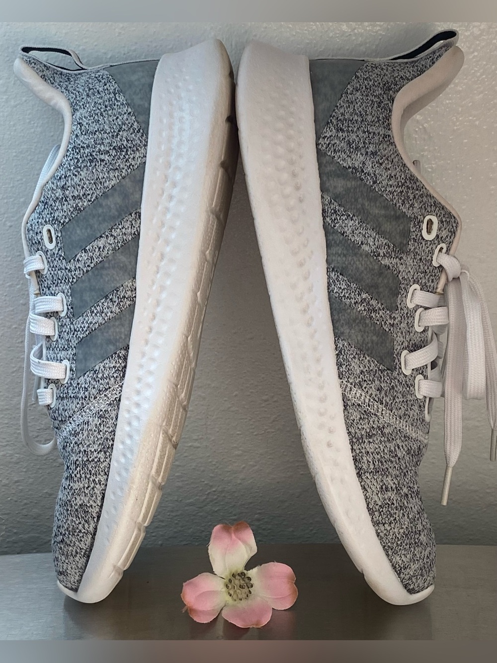 ADIDAS WOMENS GRAY KNIT SNEAKERS CLOUD COMFORT